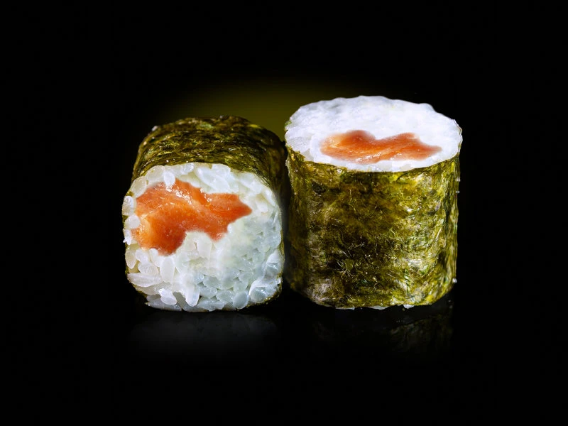 Маки ролл с лососем