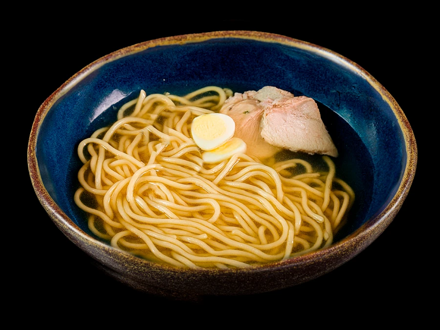 Куриный бульон с лапшой и яйцом 