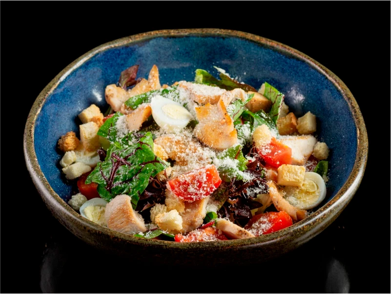 Салат Цезарь с курицей