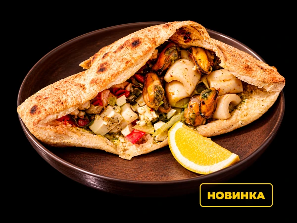 Питта с морепродуктами и фетой