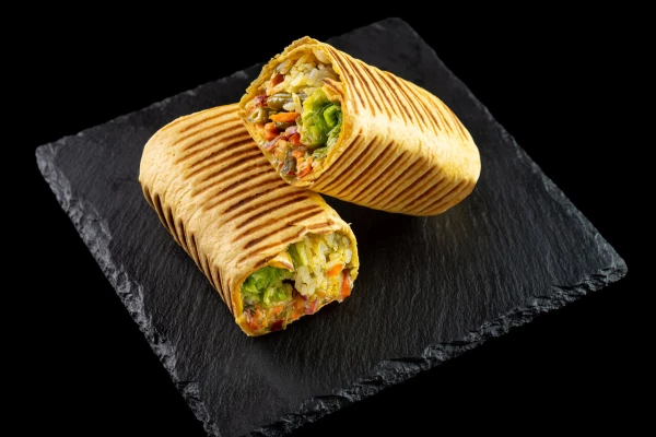 Буррито с овощами и рисом