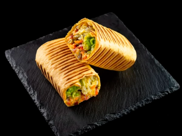 Буррито с овощами и рисом