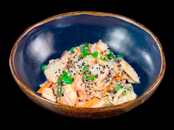 Рис с морепродуктами в кисло-сладком соусе