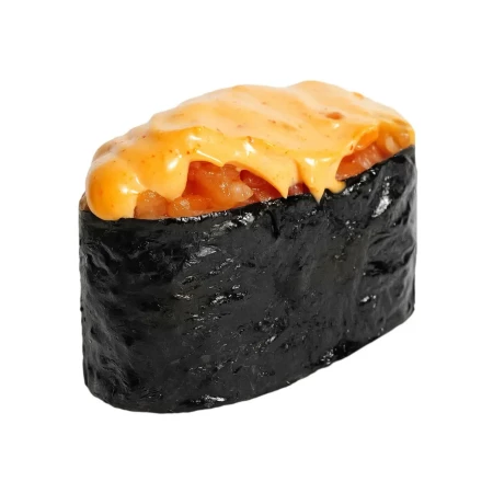 Гункан с лососем и спайс соус