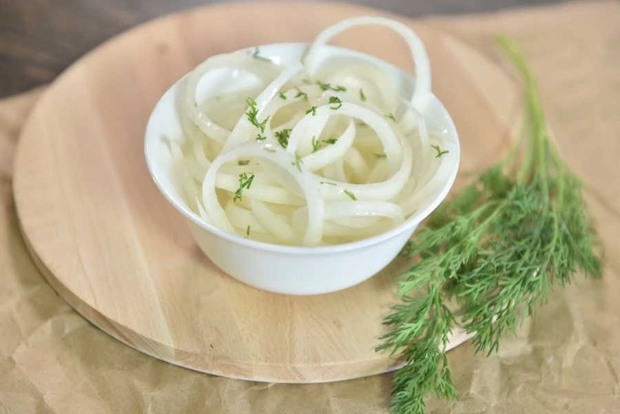 Лук маринованный