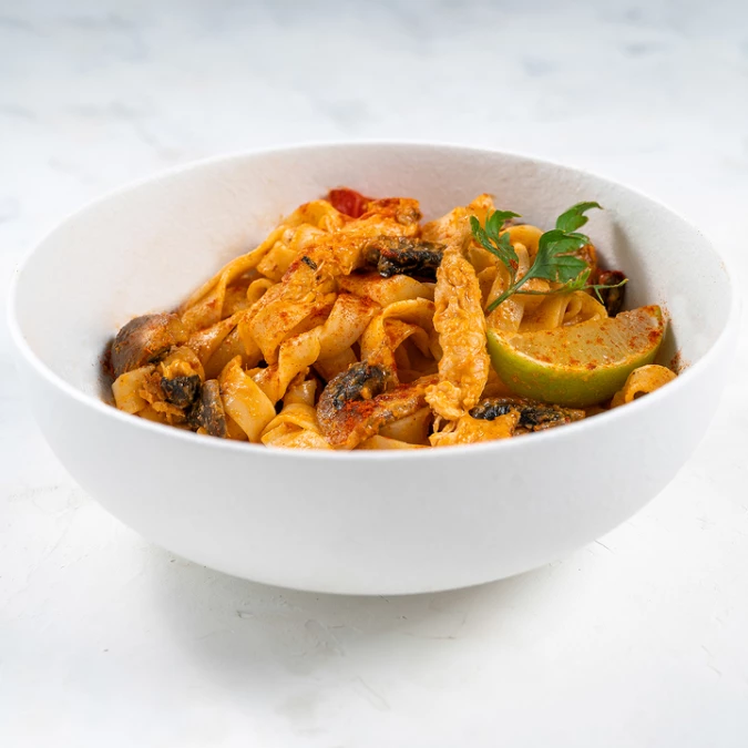 Лапша Том Ям с курицей