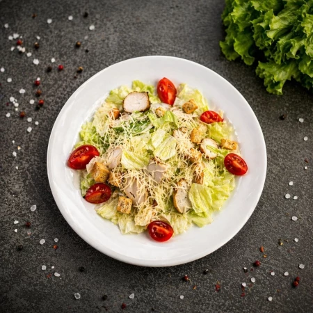 Салат цезарь с курицей