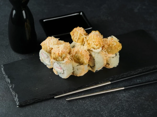 Фирменный ролл с тунцом