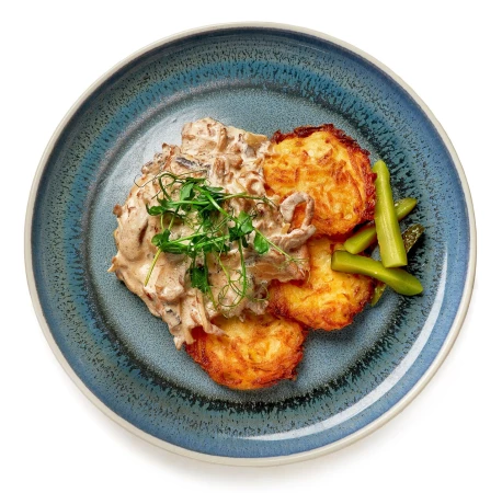 Бефстроганов из говядины с картофельными драниками