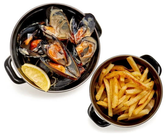 Мидии в створках в соусе Дорблю с картофелем фри 