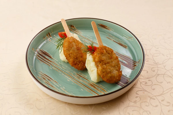  Куриное эскимо с картофельным пюре 