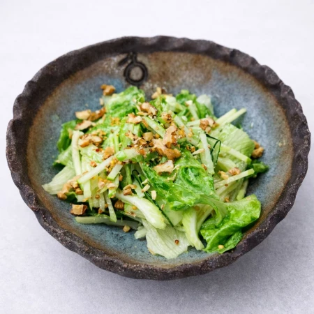 Зеленый салат с яблоками и сельдереем