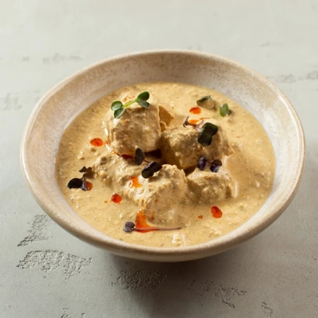 Сациви из куриного филе с ореховым соусом Баже