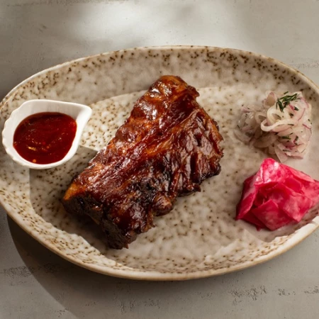 Свиные ребра под соусом виски-барбекю