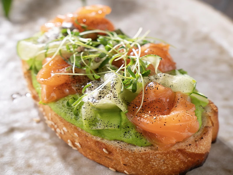 Брускетта с лососем