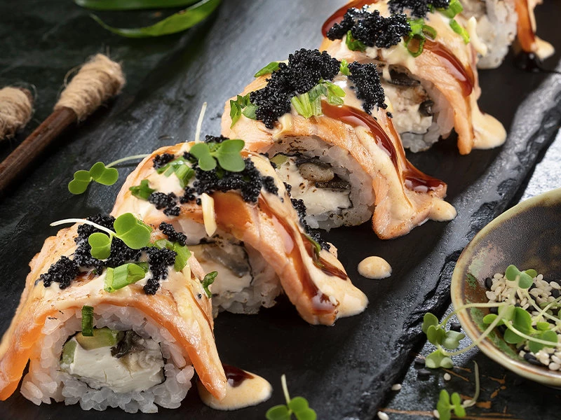 Курои сяке ролл