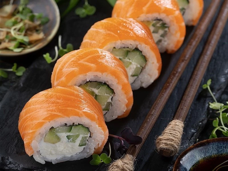 Филадельфия с авокадо ролл