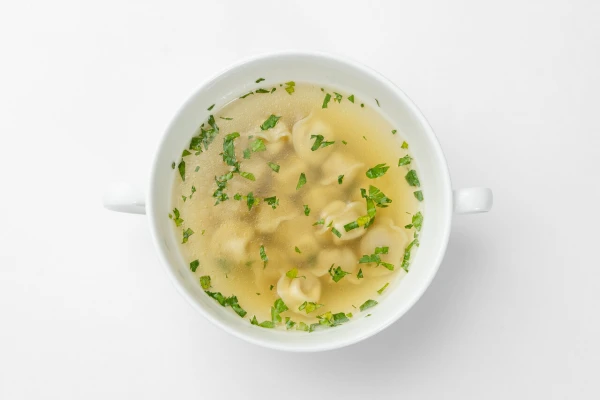 Пельмени с бульоном