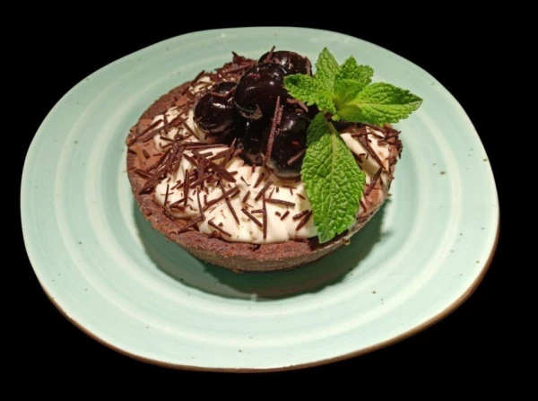 Тарталетка шоколадная с вишней 120