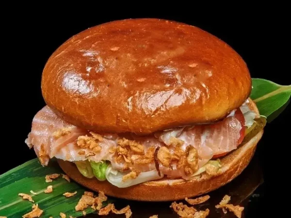 Бургер со слабосоленым лососем Sё 260