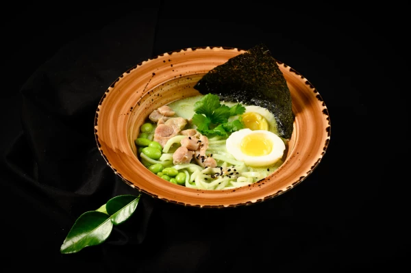 Зеленый карри рамен с курицей