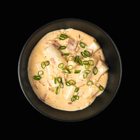 Токпокки в сливочном соусе с Беконом