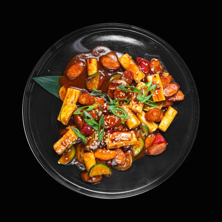 Токпокки в остром соусе с Колбасками