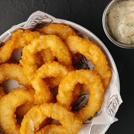 Кольца кальмара с соусом тар-тар