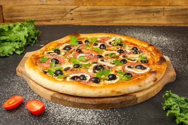 С ветчиной и грибами на томатном соусе