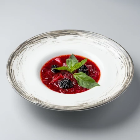 Ароматный борщ с черносливом