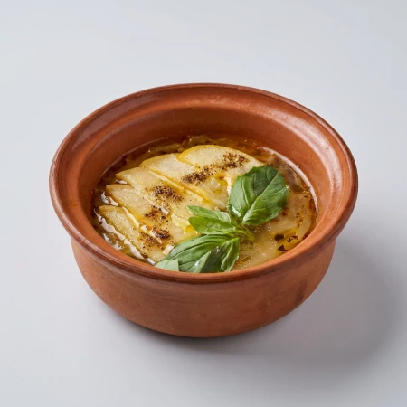 Щи с мочеными яблоками и базиликом