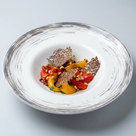 Перец с мангала с кедровым орехом и злаковыми гренками