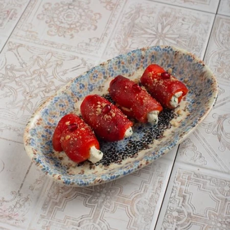 Рулетики из балгарского перца, фаршированные мягким сыром