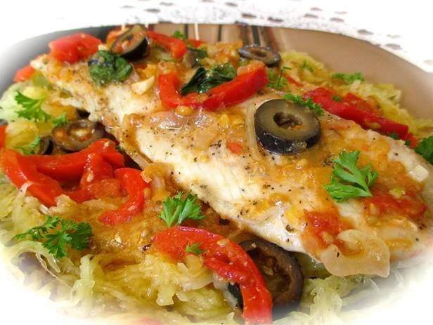 Минтай запеченный с овощами