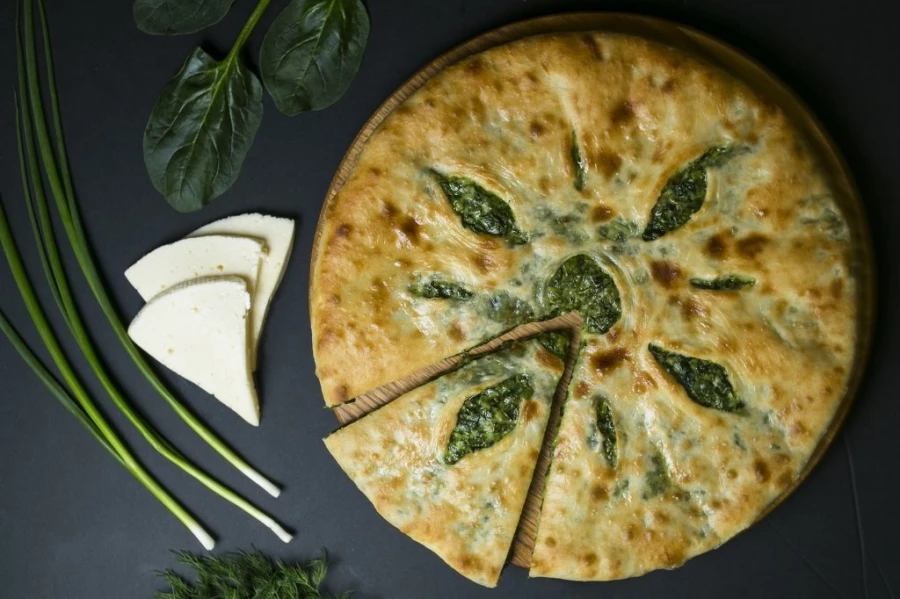 Осетинский пирог с сыром и шпинатом