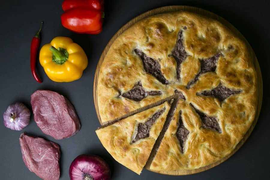 Осетинский пирог с мясом и болгарским перцем