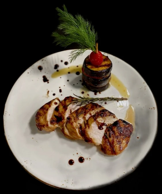 Стейк из курицы с баклажаном
