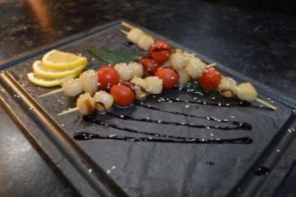 Морской гребешок на шпажках