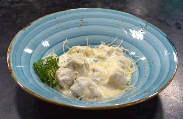 Пельмени в сливочном соусе