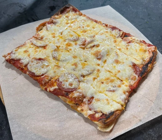 Пицца Пепперони на слоеном тесте