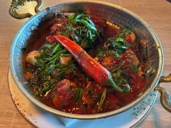 Дорадо в томатном соусе на мангале