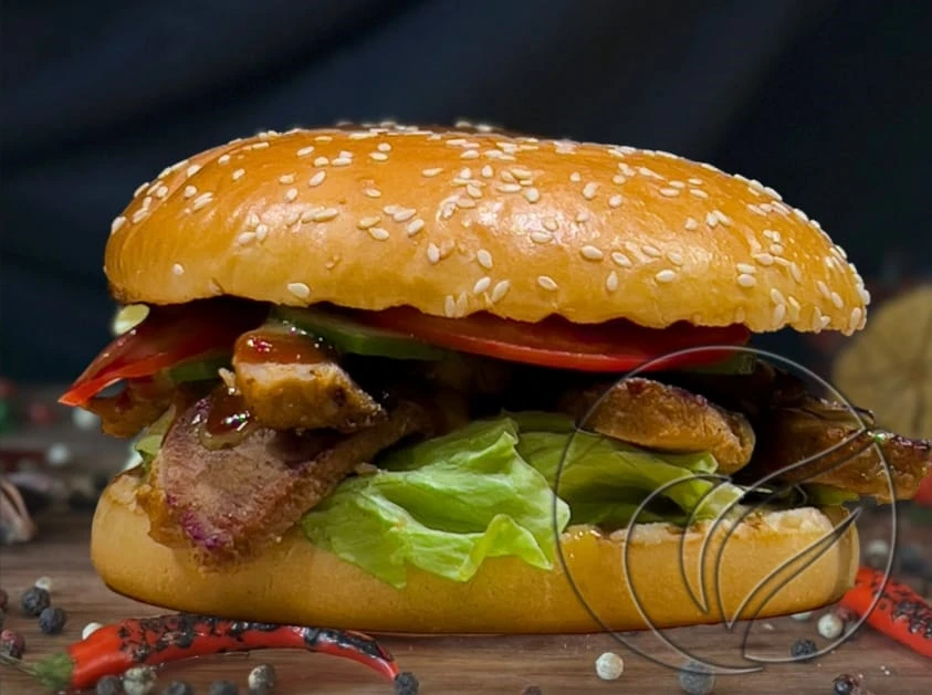 Бургер с мясом свинины