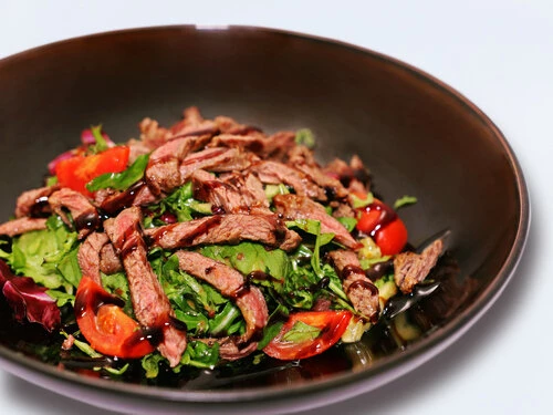 Салат тёплый с телятиной