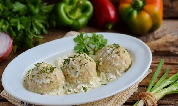 Тефтели куриные в сметанном соусе