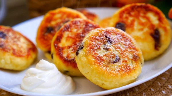 Сырник с изюмом