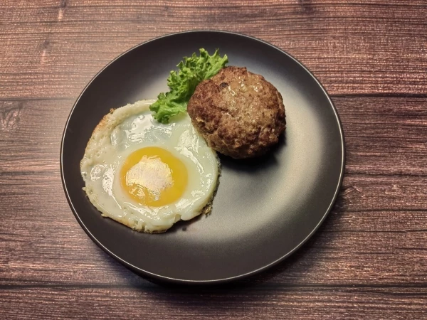 Бифштекс с яйцом 