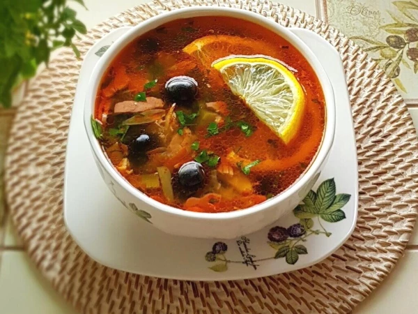 Солянка сборная мясная