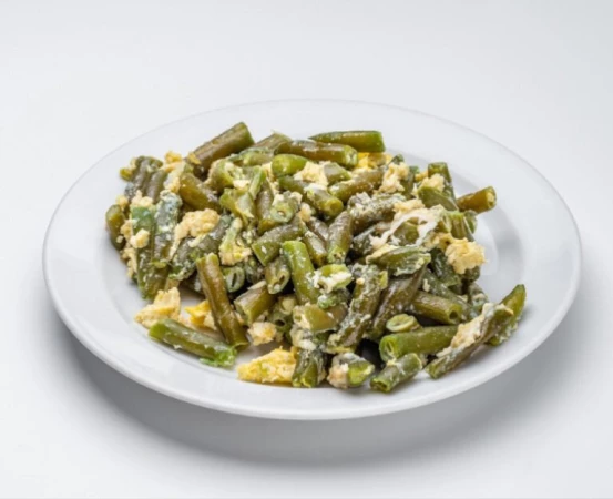 Фасоль стручковая с яйцом