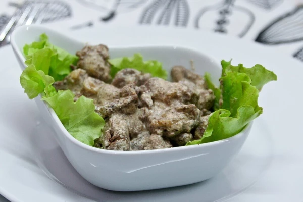 Печень куриная с грибами 