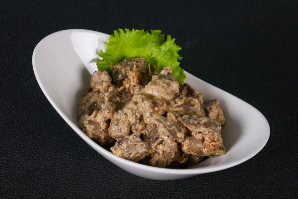 Печень куриная по-строгановски
